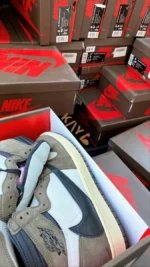 Buy Authentic Nike Shoes - Image 4