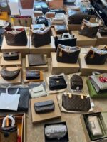 Ladies Hand Bags & Purse 150/250 Pieces Per Pallet respectively