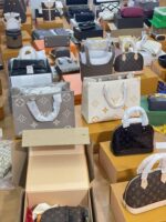 Ladies Hand Bags & Purse 150/250 Pieces Per Pallet respectively - Image 5