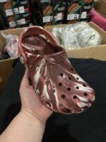 Crocs 300 pairs per pallet - Image 3