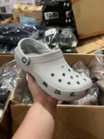 Crocs 300 pairs per pallet - Image 6
