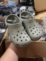 Crocs 300 pairs per pallet - Image 8