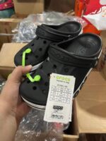 Crocs 300 pairs per pallet - Image 12