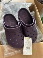 Crocs 300 pairs per pallet - Image 15