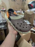 Crocs 300 pairs per pallet - Image 16