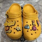 Crocs 300 pairs per pallet