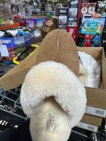 UGG MIXED SHOES & SLIPPERS PALLETS (200 pairs) - Image 5