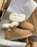 UGG MIXED SHOES & SLIPPERS PALLETS (200 pairs) - Image 16