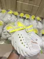 Crocs 300 pairs per pallet - Image 25