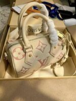 Branded Ladies Hand bags 200 pieces per pallet - Image 41