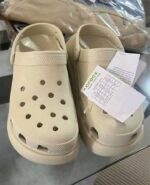Crocs 300 pairs per pallet - Image 28