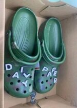 Crocs 300 pairs per pallet - Image 31
