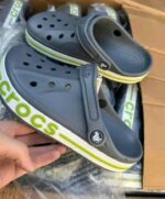 Crocs 300 pairs per pallet - Image 32