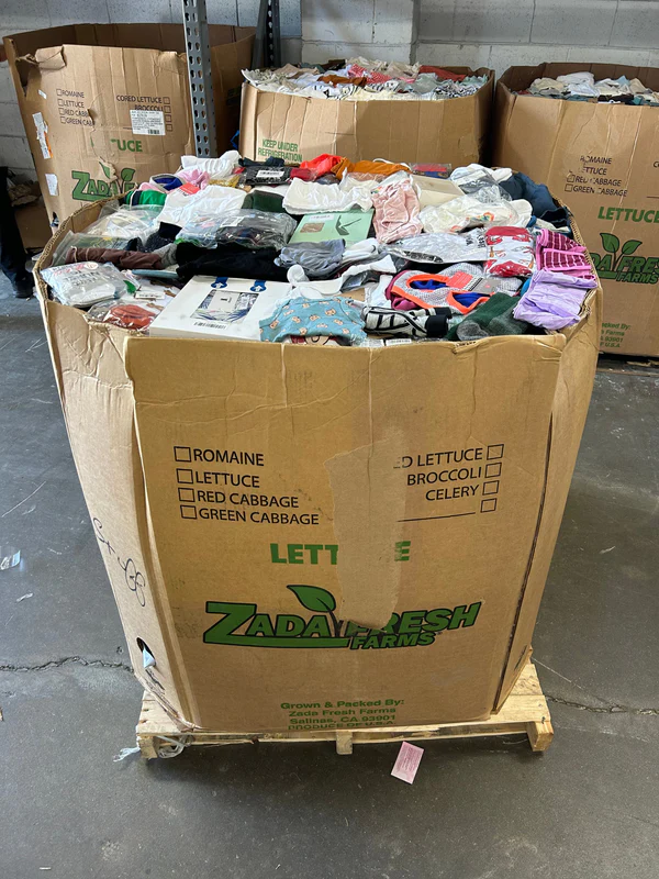 miscellaneous-clothing-01-liquidationdeals-ca-43556445389055_600x.webp Miscellaneous Clothing Pallets: How to Buy and Profit - Image 1