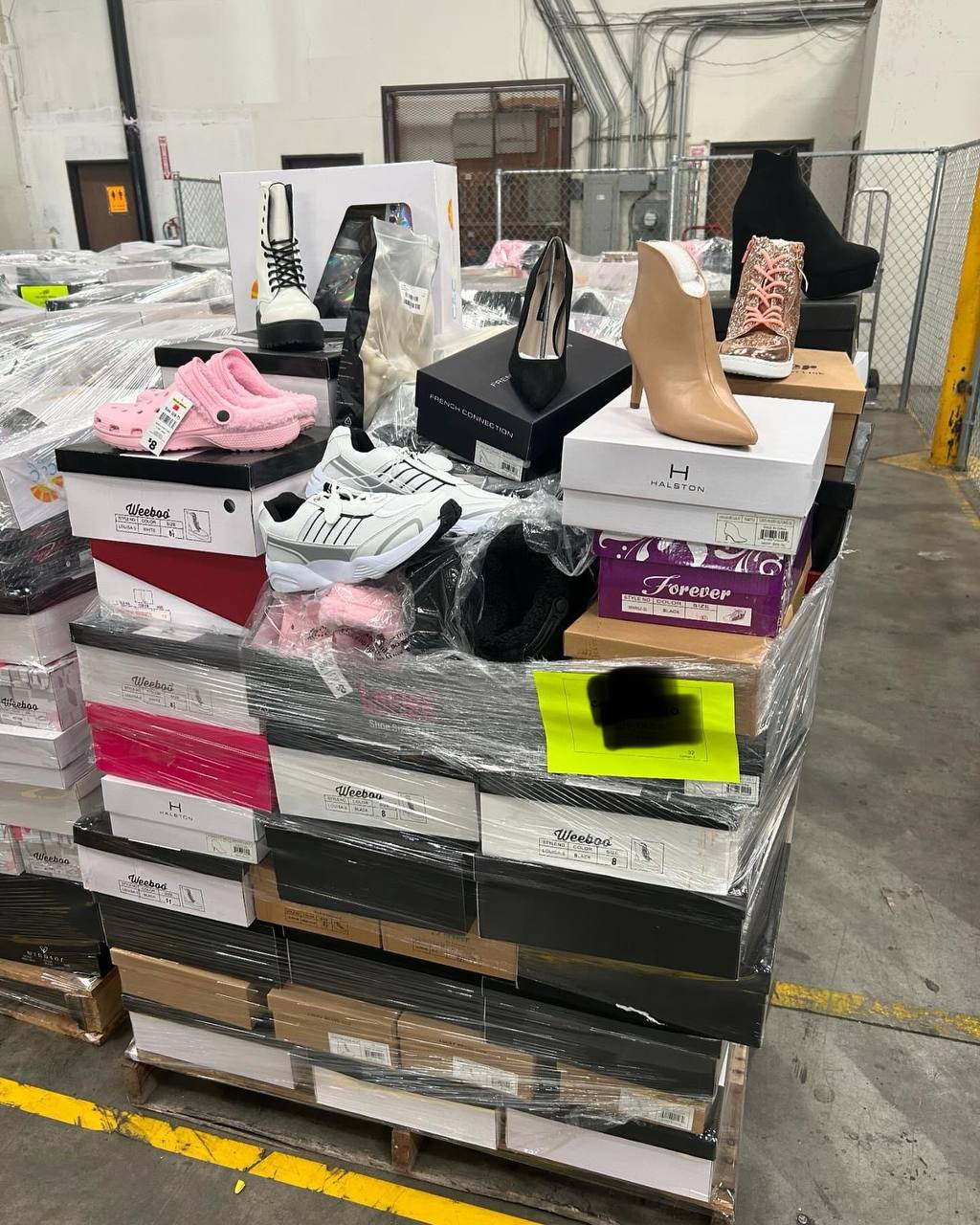 female (1) Wholesale Female Shoes Liquidation Pallets