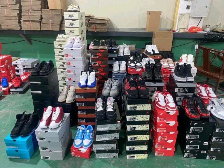 Mixed Shoes Pallets Available