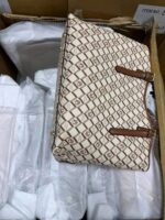 Women’s Handbag Liquidation Pallets: Wholesale Inventory for Resellers