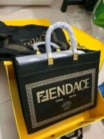 Wholesale Women Handbags Pallets: Brand New Bulk Inventory - Image 4