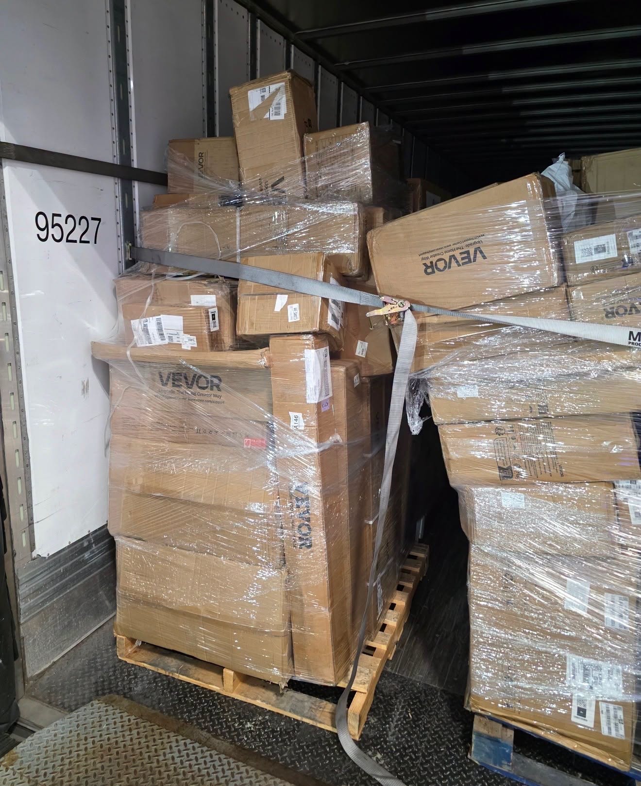 785080709_2861940774156318_2312476534756521296_n Wholesale VEVOR Premium Load Pallets: Bulk Inventory for Resellers