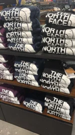 North Face Outlet Liquidation Pallet: Wholesale Clothing - Image 3