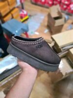Mixed UGG Shoes Pallet Liquidation: 100 Pairs of Brand-New - Image 4