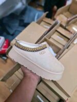 Mixed UGG Shoes Pallet Liquidation: 100 Pairs of Brand-New - Image 7