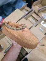 Mixed UGG Shoes Pallet Liquidation: 100 Pairs of Brand-New - Image 8