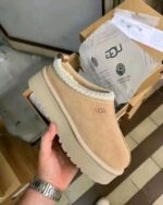 Mixed UGG Shoes Pallet Liquidation: 100 Pairs of Brand-New - Image 9
