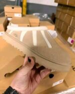 Mixed UGG Shoes Pallet Liquidation: 100 Pairs of Brand-New - Image 10