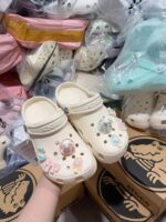 Wholesale Crocs Pallets: Affordable Footwear Stock for Resellers - Image 3