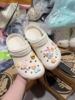 Wholesale Crocs Pallets: Affordable Footwear Stock for Resellers - Image 5