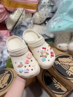 Wholesale Crocs Pallets: Affordable Footwear Stock for Resellers - Image 8