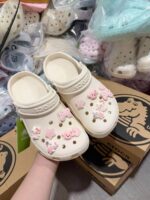 Wholesale Crocs Pallets: Affordable Footwear Stock for Resellers - Image 9