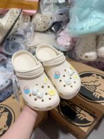 Wholesale Crocs Pallets: Affordable Footwear Stock for Resellers - Image 13