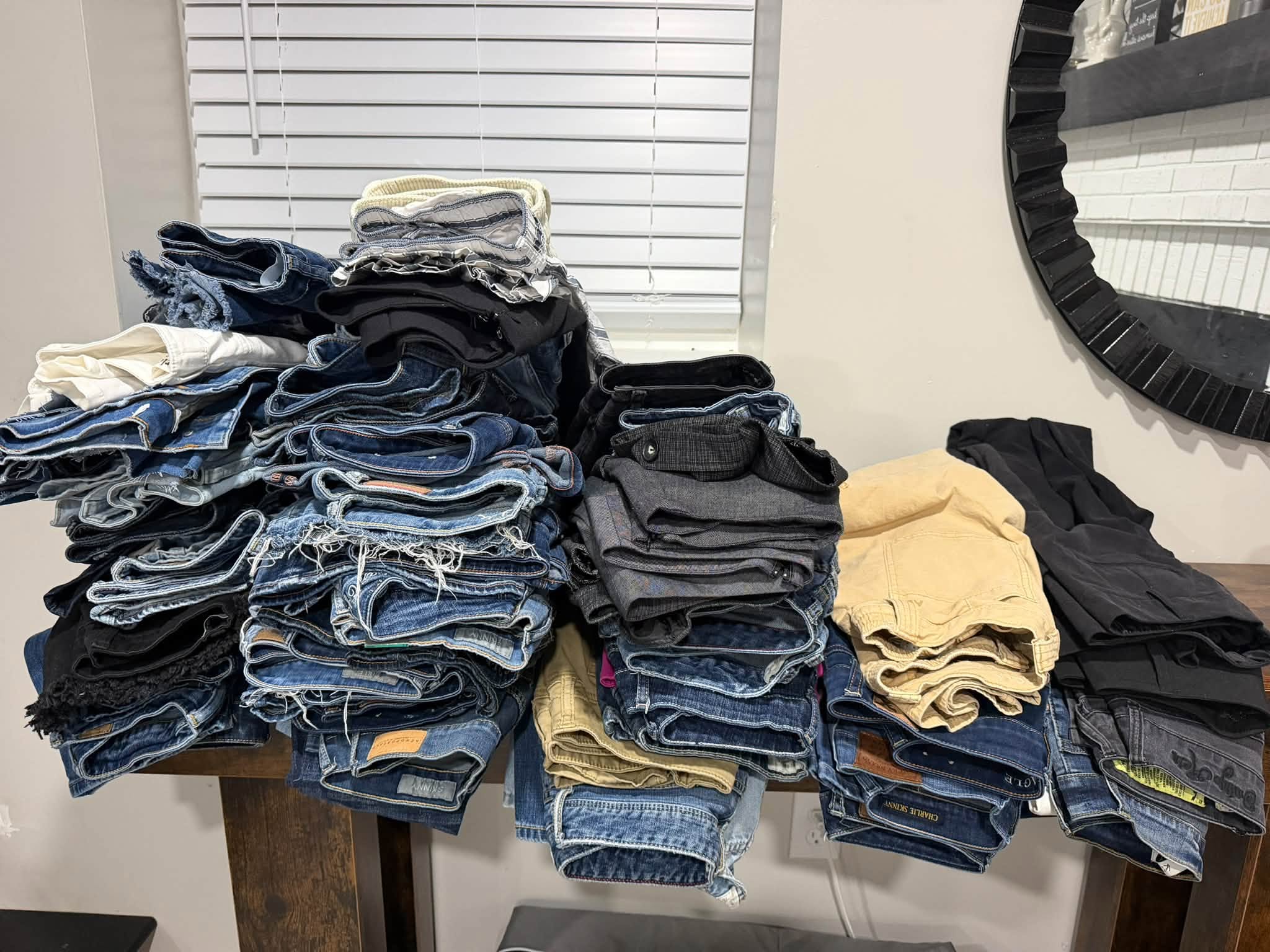 864991346_122152185549349007_7728196731024354858_n Womens American Eagle Jeans – 250 Pairs for Sale
